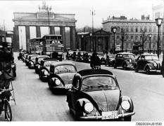 1938-Die-ersten-Kaefer-der-Vorserie-VW-38