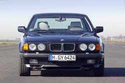 BMW-750iL-E32-