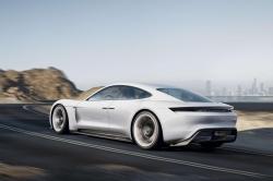 Porsche-Mission-E-Exterieur-Heckperspektive